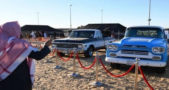 بالصور.. " السيارات الكلاسيكية " تجذب أنظار زوار " سفاري بقيق الثاني "
