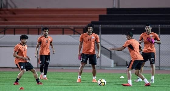 بالصور.. الشباب يواصل تدريباته اليومية
