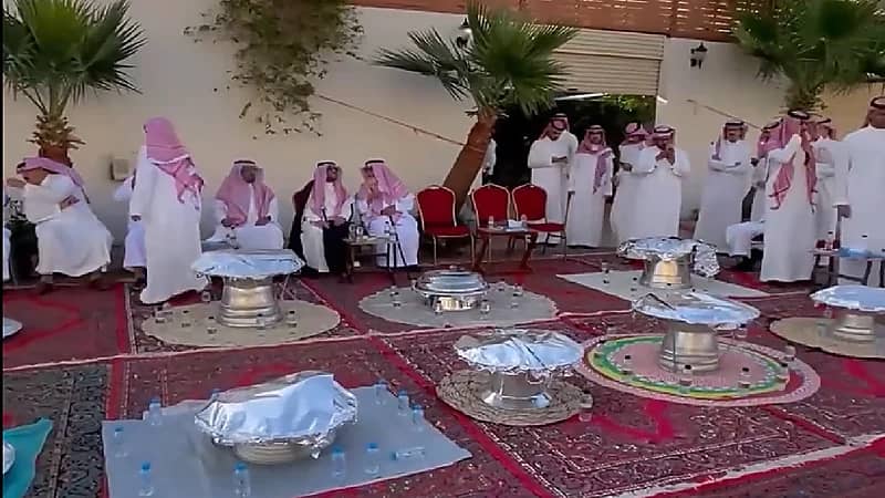 شاهد لقطات من ولائم العيد في إحدى حارات حائل