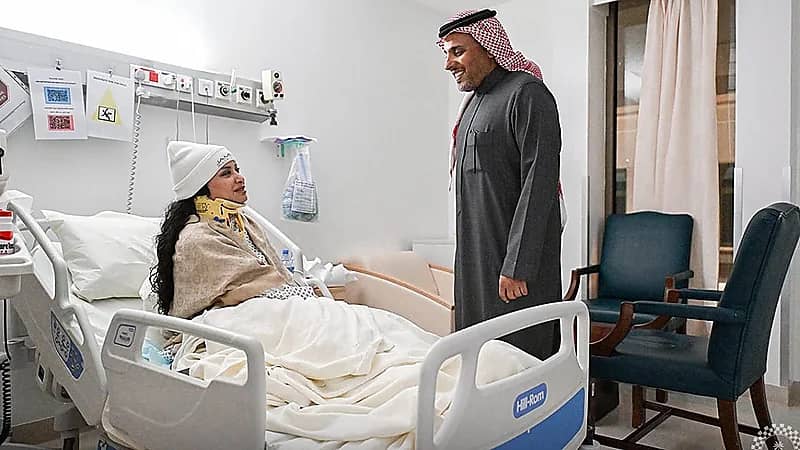 رئيس اتحاد السيارات يزور مها الحملي بعد تعرضها لحادث بـ"رالي داكار"