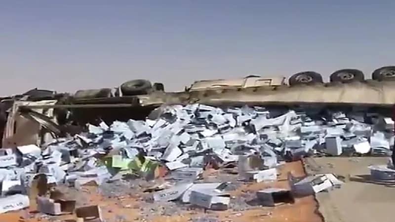 انقلاب شاحنة محملة بمياه شرب على طريق "‎خريص - ‎الرياض"