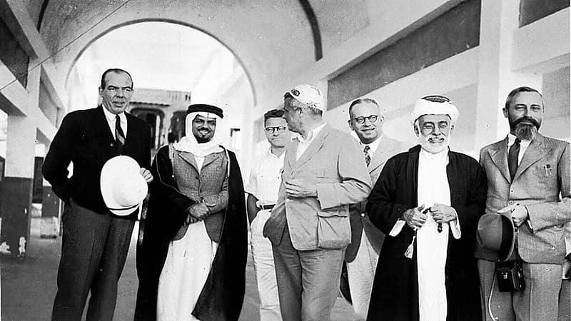 شاهد.. رصيف جزيرة المحجر الطبي المخصصة لفحص الحجاج قبل 81 عاما