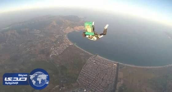 صورة وزير الداخلية ترفرف في سماء إسبانيا