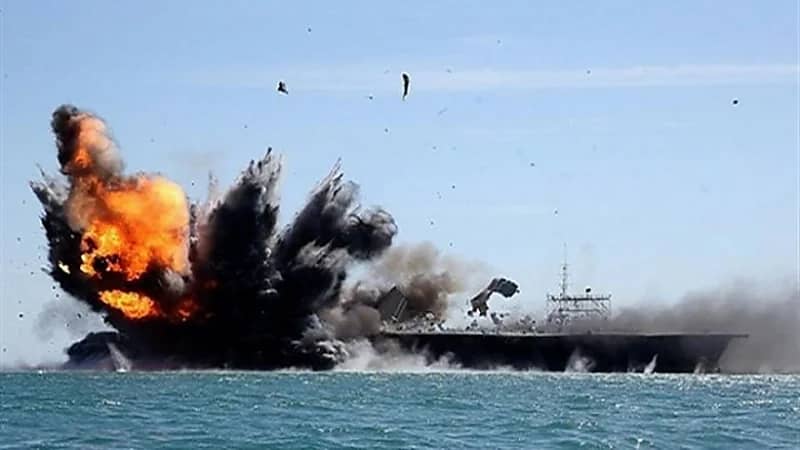 تدمير زورق مفخخ للحوثيين جنوب البحر الأحمر