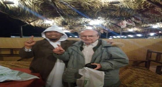 قسيس ألماني يبكي تأثرا بسورة الفاتحة ويعلن إسلامه في العلا