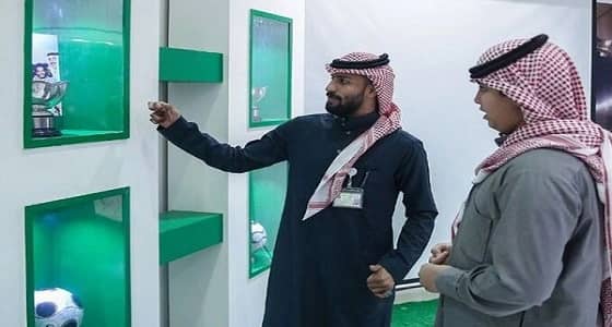 بالصور.. تفاعل الزوار مع ركن اتحاد الكرة بالجنادرية