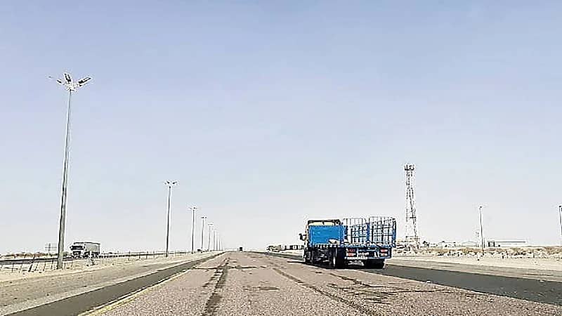 انقلاب مروع لسيارتين على طريق الطائف - الرياض