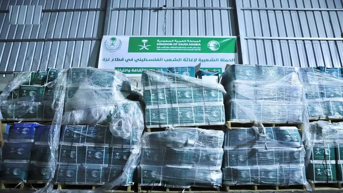 وصول قافلة مساعدات إغاثية سعودية جديدة إلى غزة..صور
