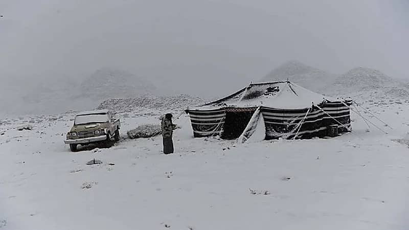 تنبيه بتساقط الثلوج على جبل اللوز في تبوك