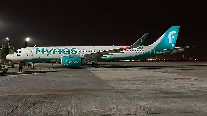 هبوط اضطراري لطائرة سعودية بمطار طرابزون بعد اشتعال أحد محركاتها.. فيديو