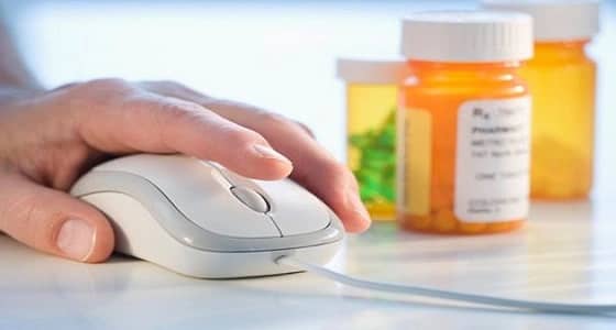 تبيع أدوية مجهولة المصدر.. الغذاء والدواء تحذر من المواقع الإلكترونية