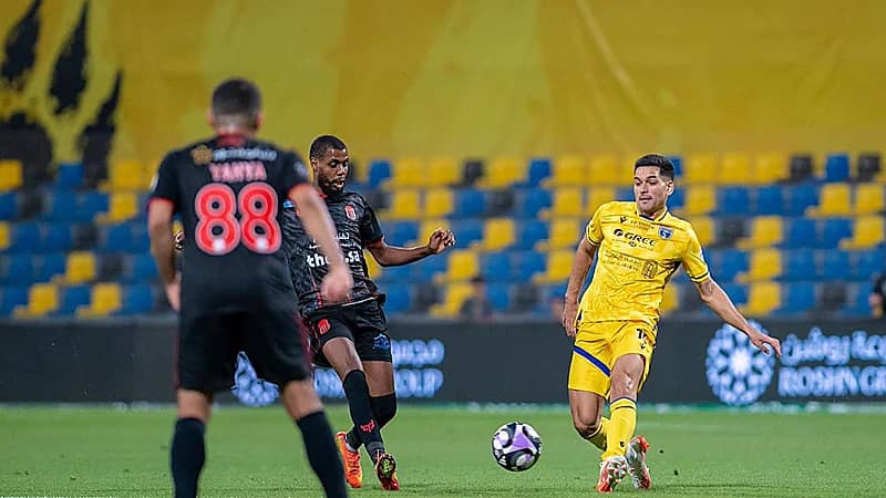 التعاون يقلب الطاولة على الرياض بثلاثية