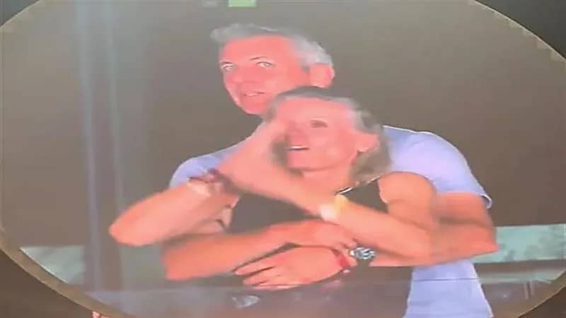 اعتذار مؤثر من الرئيس التنفيذي لـ Astronomer بعد ظهوره يحتضن زميلته