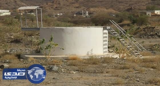 بالصور .. " صدى "  توثق معضلة السقيا في سوق العين والمحافظ يعد بالحل