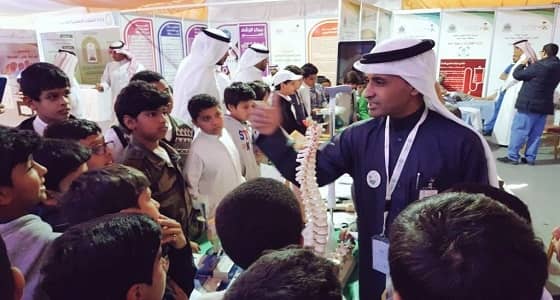 بالصور.. إقبال كثيف من زوار معرض لواء الملك فيصل على جناح صحة المدينة
