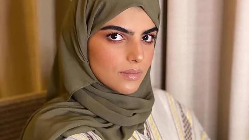 سارة الودعاني توثق نظرات الناس لها اثناء قيادتها للسكوتر.. فيديو