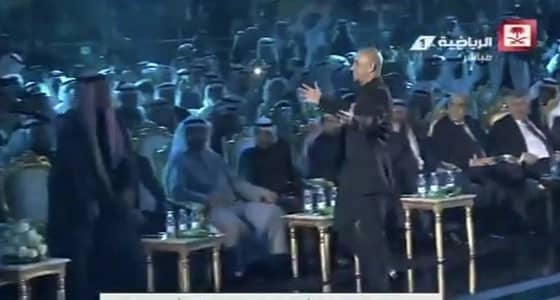 بالفيديو.. روبيرتو كارلوس يتعرض لموقف محرج خلال حفل هيئة الرياضة