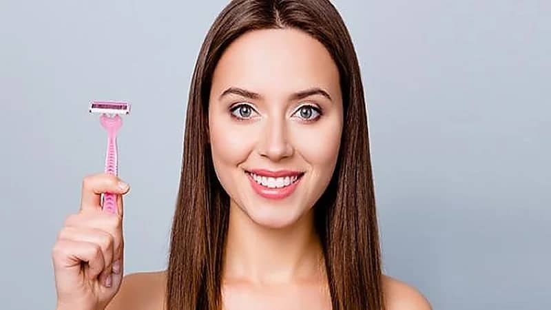 مخاطر إزالة الشعر الزائد بـ "الشفرة"