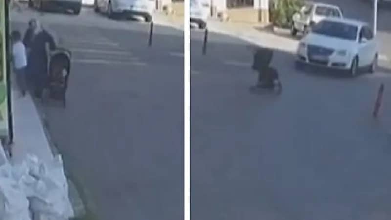 شاهد.. امرأة تترك عربة فيها رضيعها قرب الرصيف للتسوق وتتفاجأ بسقوطها من ارتفاع 3 أمتار 