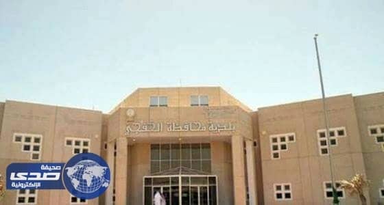 بلدية الخفجي تزيل الأنقاض من الأحياء السكنية والتجارية