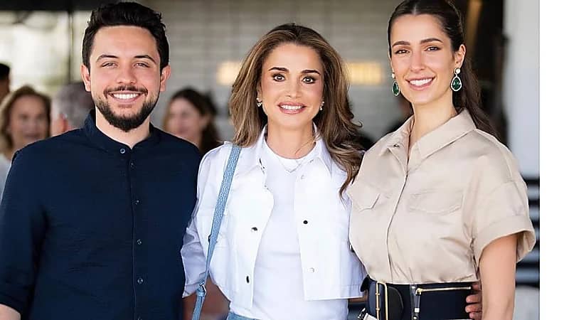 الأمير حسين يشارك صور برفقة زوجته احتفالا بذكرى ميلاد والدته الملكة رانيا