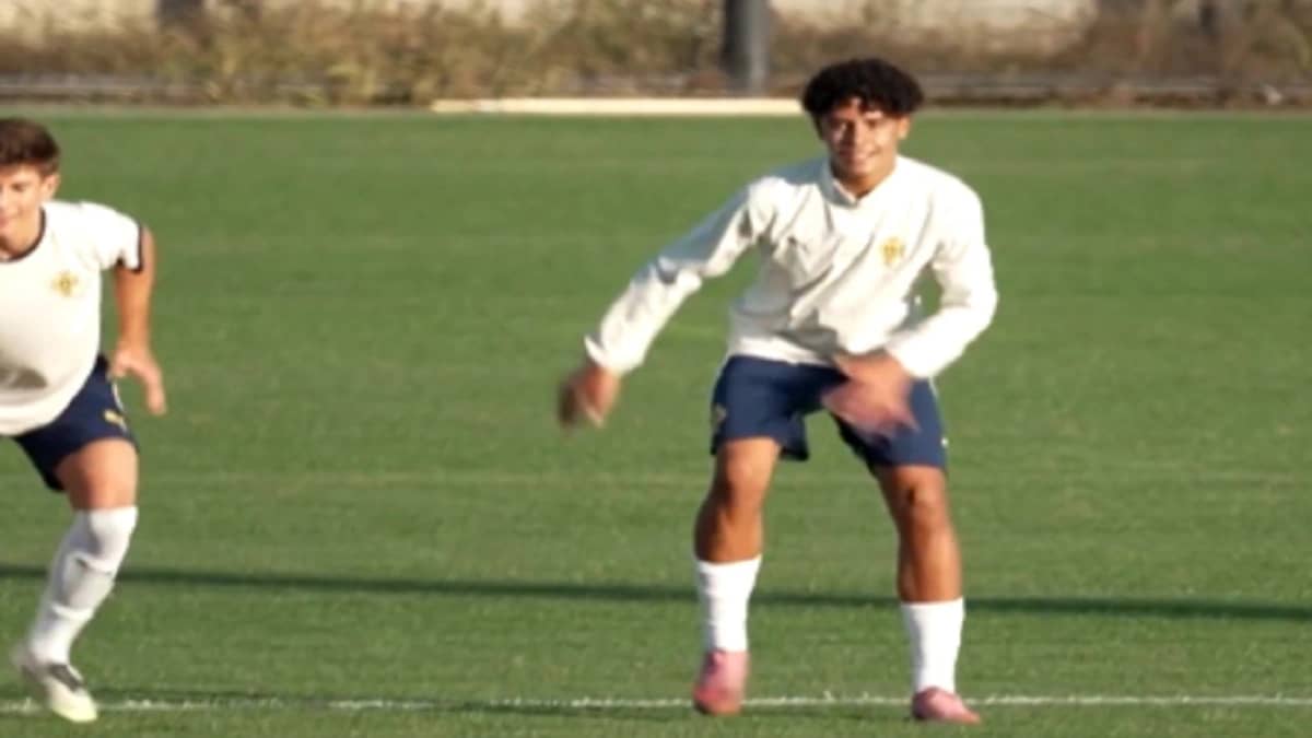 كريستيانو جونيور يصطحب جدته بأول تدريب له مع منتخب البرتغال.. فيديو