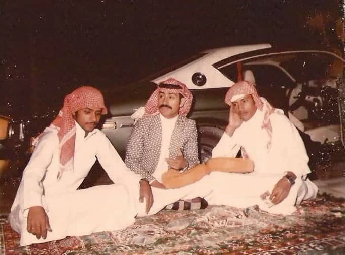 شباب في كشتة ليلية