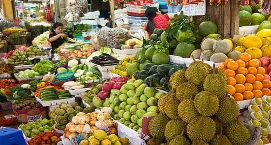 " صنع في إيران " تتصدر رفوف الأسواق القطرية بأغذية مدمرة للصحة