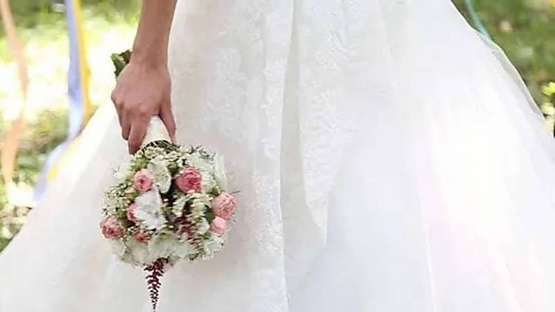 عروس تمنع شقيقة زوجها من حضور الزفاف بسبب الفستان