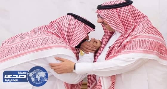 بالفيديو والصور.. محمد بن نايف يبايع محمد بن سلمان وليا للعهد في قصر الصفا