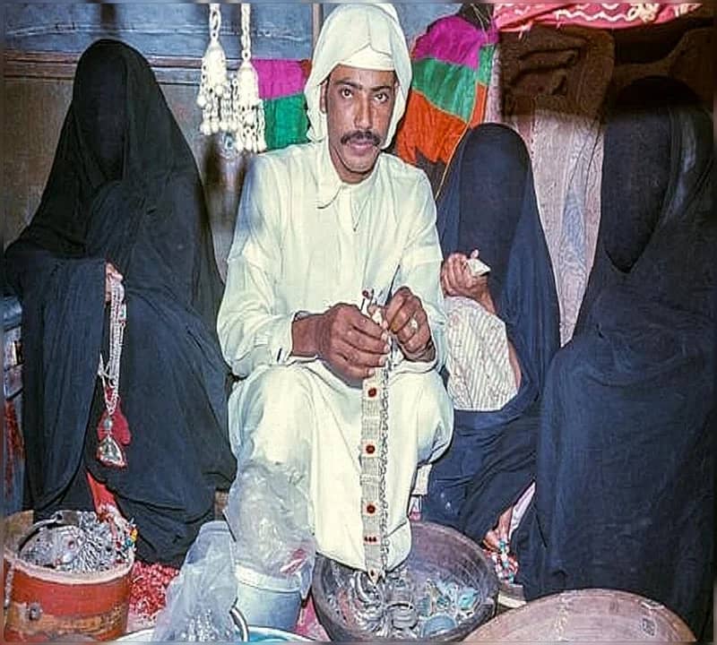 بسطة من الزمن القديم وأهله في صورة