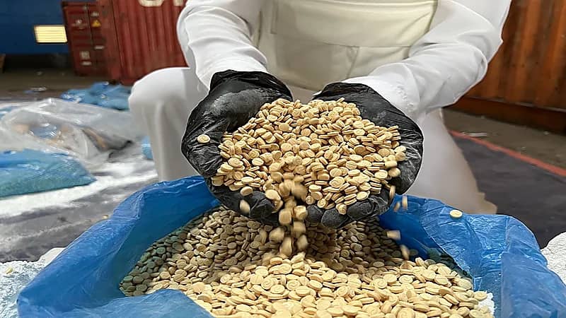 مكافحة المخدرات تحبط محاولة تهريب 3 ملايين قرص إمفيتامين(فيديو)
