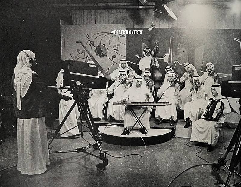 فرقة موسيقية في مبنى التلفزيون بالستينيات الميلادية