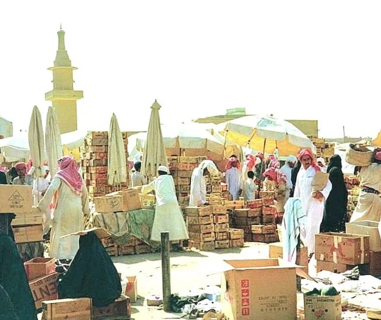 لقطة قديمة لسوق مقيبرة بالرياض