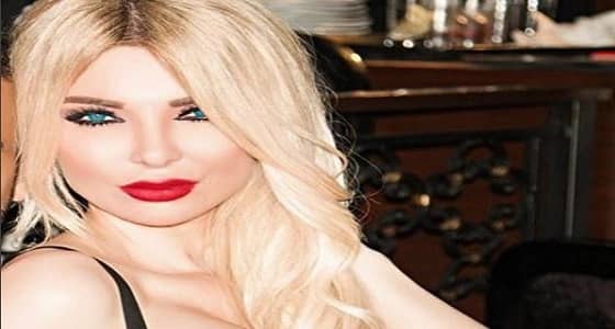 بالفيديو.. شابان ينامان مع ميريام كلينك