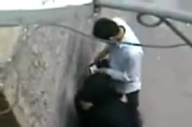 عراقي يساوم محجبة على شرفها بالمال