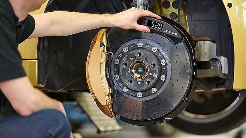 4 مزايا يتمتع بها تيل الفرامل السيراميك