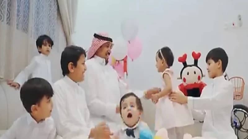 شاهد.. أسرة سعودية تتكفل بـ "ابنة" عاملتهم المنزلية بعد وفاتها