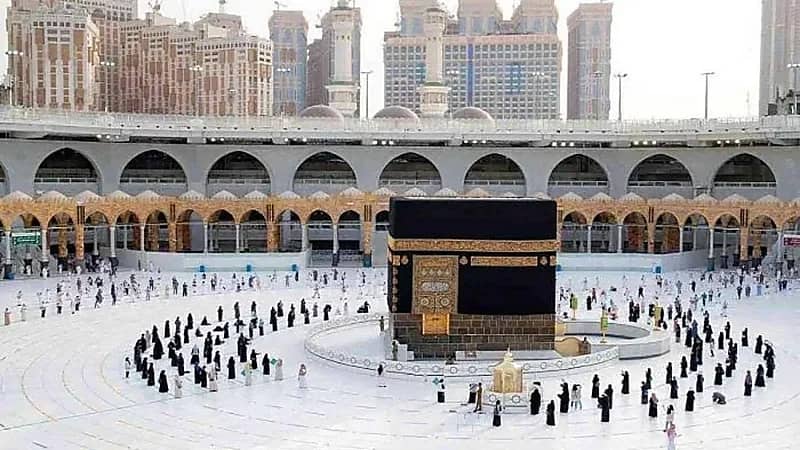 "الحج والعمرة": اقتصار منح تصاريح أداء العمرة والصلاة على المحصنين