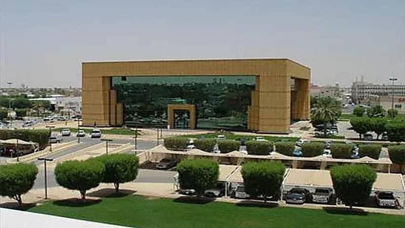 10 وظائف شاغرة للجنسين في بلدية عنيزة