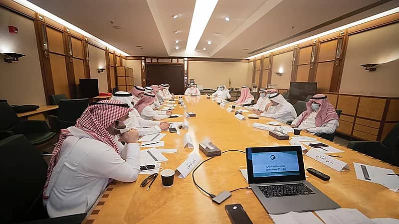 "المسحل" يناقش لائحة الاحتراف وأوضاع اللاعبين بدوري المحترفين