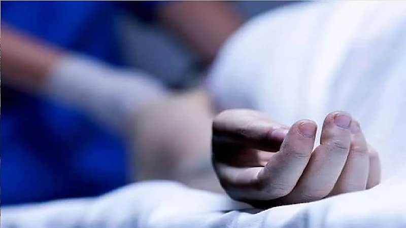 زوجة تتفاجأ بجثمان زوجها المتوفي معروضا في مؤتمر دون علمها