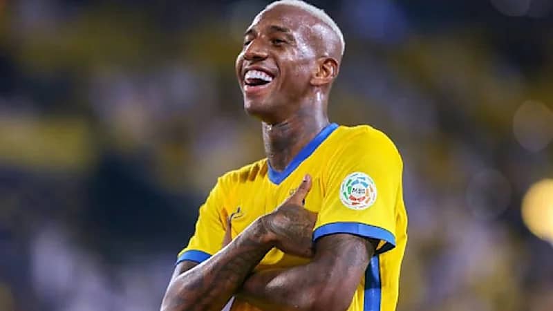 مدرب كورينثيانز يكشف إمكانية ضم تاليسكا من صفوف النصر