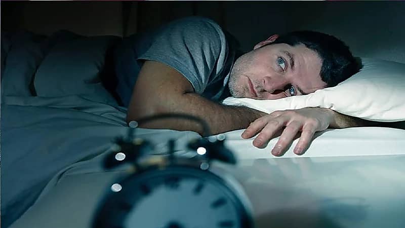 استشاري : الهواتف قد تتسب في متلازمة "الحرمان من النوم" (فيديو)