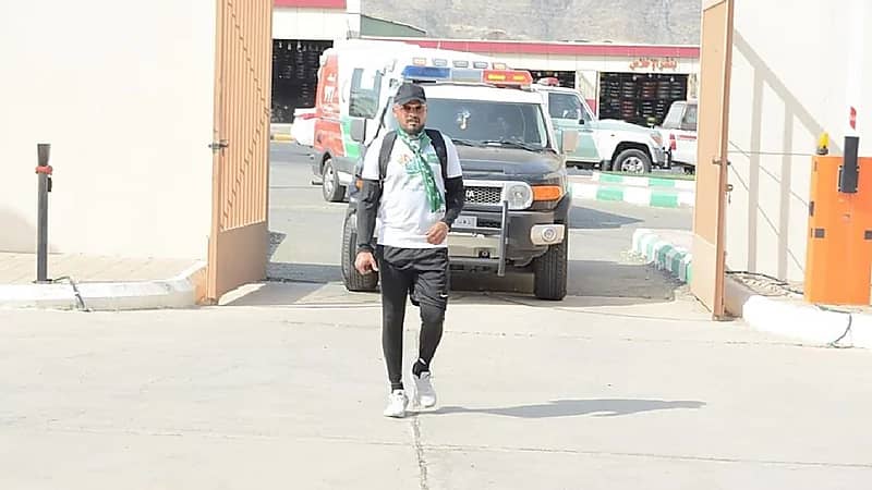 أربعيني ينطلق من جازان لمحايل عسير سيرا على الأقدام احتفالا بيوم التأسيس