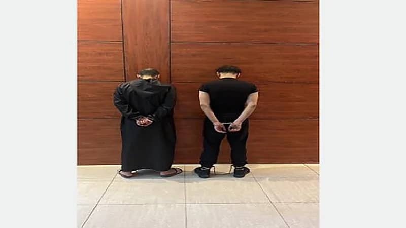 القبض على شخصين لكسرهما زجاج مركبات متوقفة بالرياض