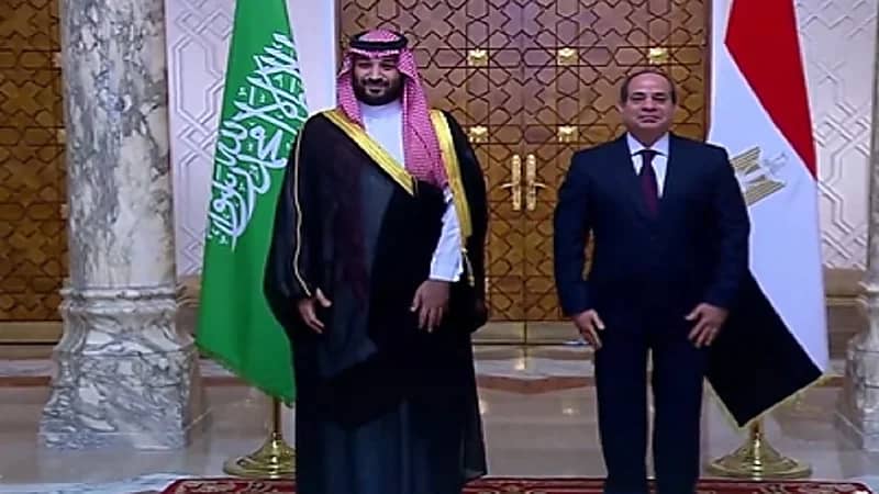 بالفيديو والصور.. مراسم استقبال رسمية لولي العهد في قصر الاتحادية في القاهرة