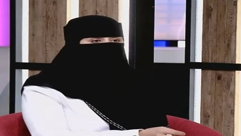 شاهد.. استشارية: الخلطات تسبب التشققات الجلدية وزيادة التصبغات 