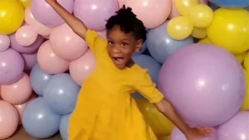 3 كلاب يفترسون طفلة بوحشية