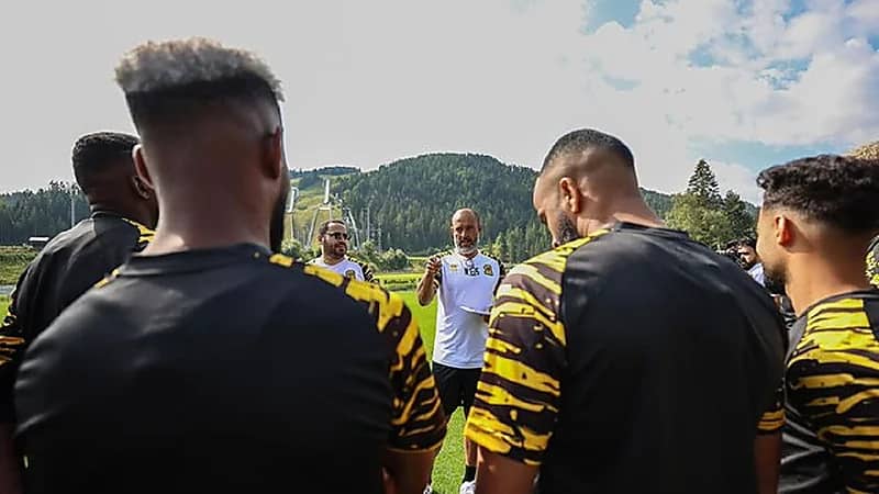 بالفيديو.. مدرب الاتحاد يدعو اللاعبين للاستمتاع في أول أيام معسكرهم بالنمسا
